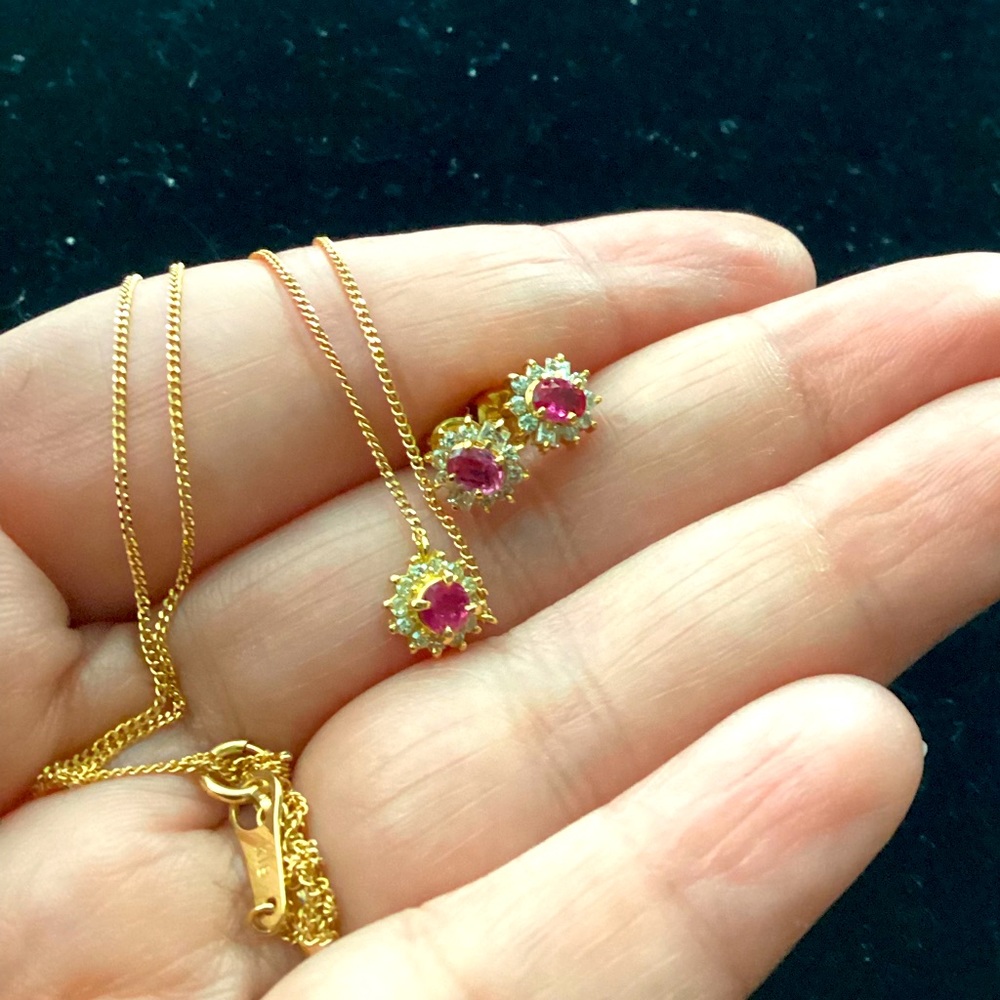 18K Ruby Set with Natural Diamond